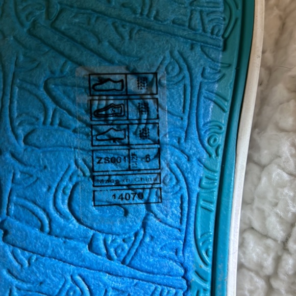 NWOB Ladies Red, White, & Blue Blowfish Slip On Shoes, Size 6 - Picture 9 of 9